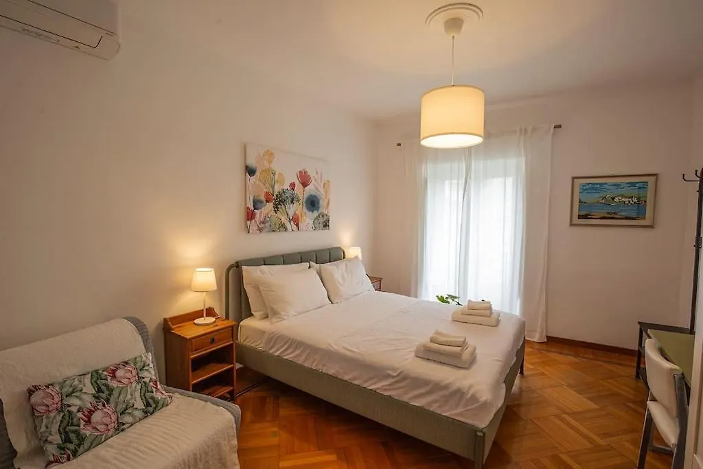 Apartment Dimora Al Colosseo, 2 Bedrooms Rome