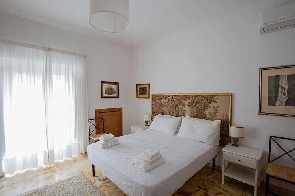 Apartment Dimora Al Colosseo, 2 Bedrooms Rome