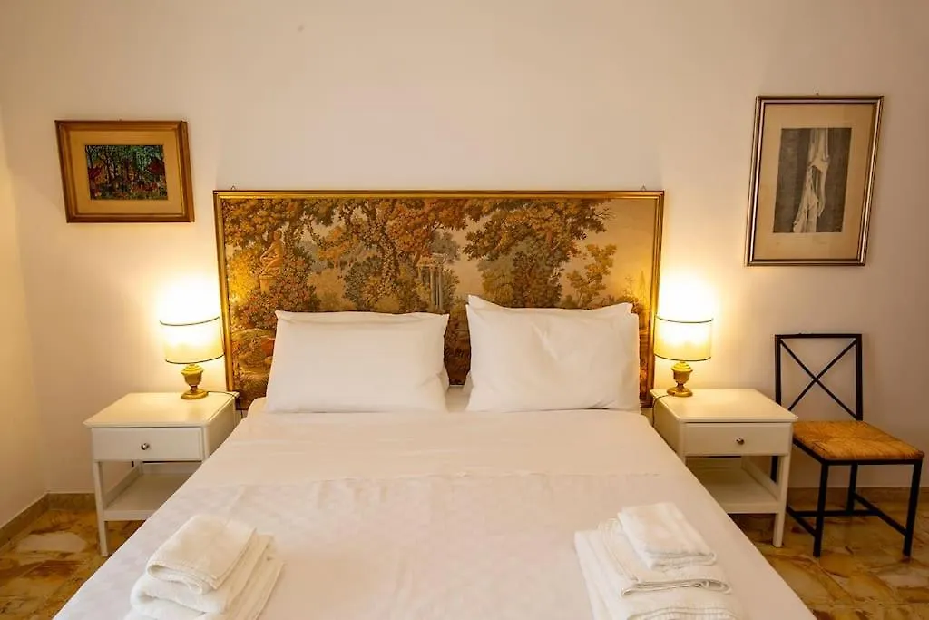 Dimora Al Colosseo, 2 Bedrooms Rome Italy