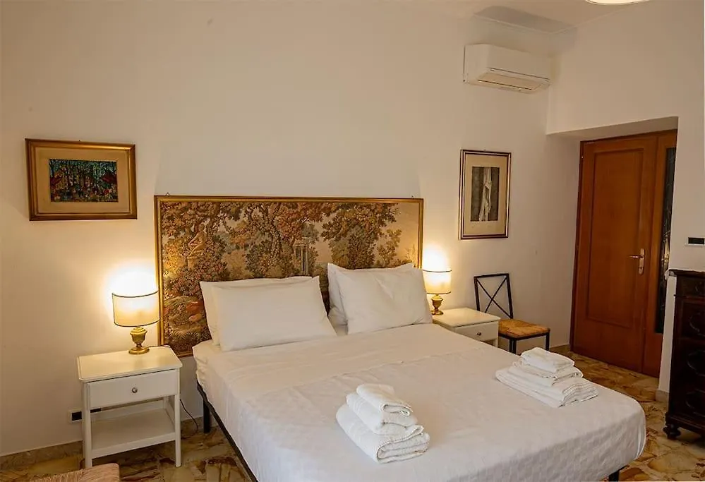 Dimora Al Colosseo, 2 Bedrooms Rome Apartment